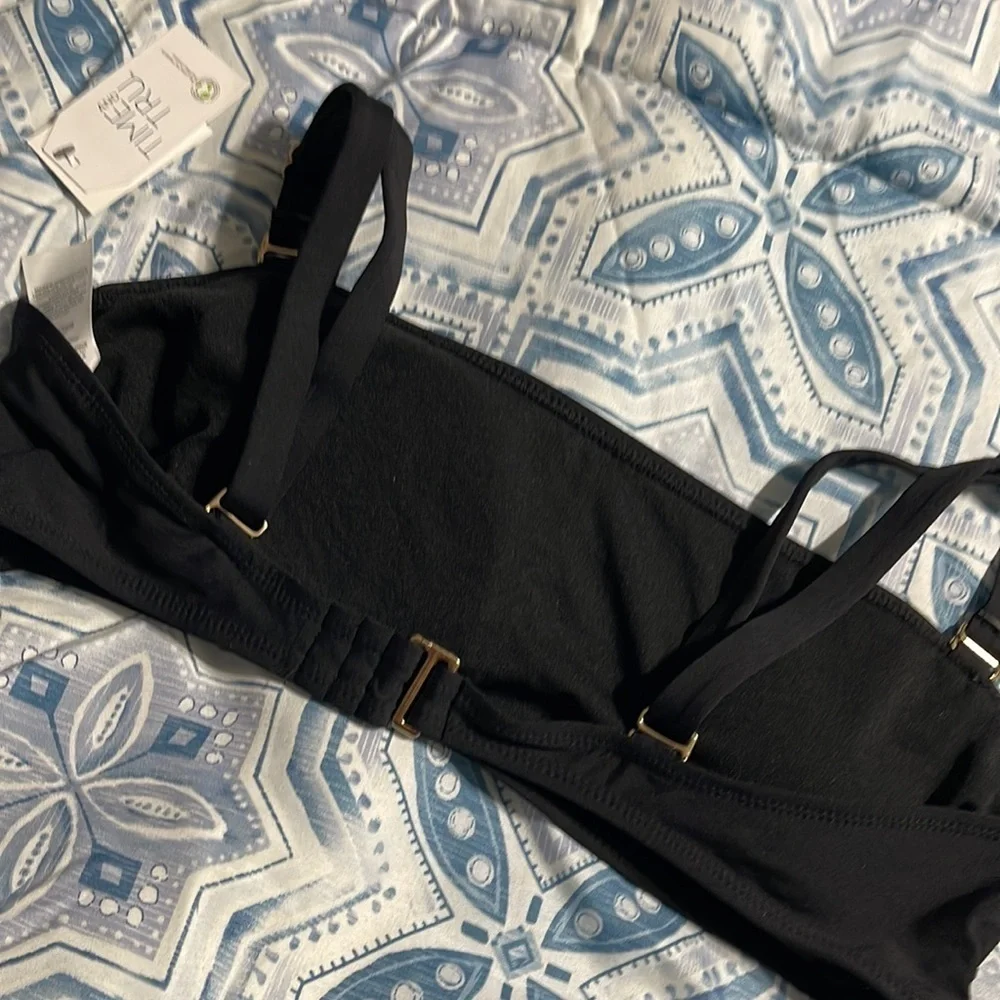 6/$20 New women’s L swim top